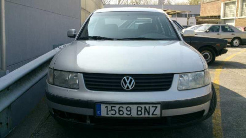  VOLKSWAGEN PASSAT BERLINA (3B2) 