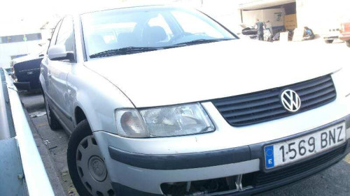  VOLKSWAGEN PASSAT BERLINA (3B2) 