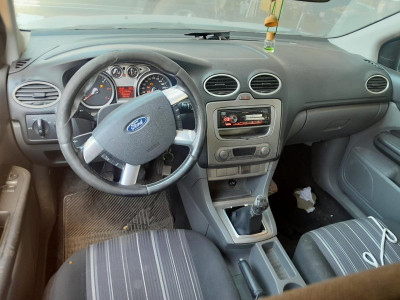 FORD FOCUS BERLINA (CB4)