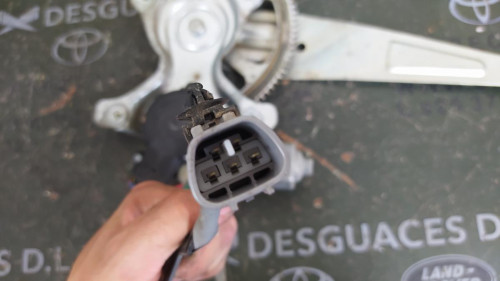 ELEVALUNAS TRASERO DERECHO TOYOTA LAND CRUISER (J10) 