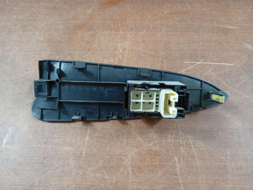 MANDO ELEVALUNAS TRASERO DERECHO Toyota RAV4 (A3) 