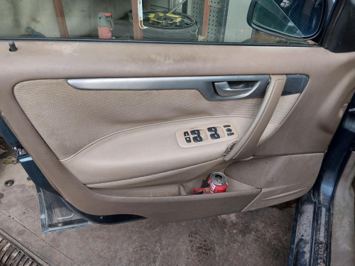 VOLVO S60 BERLINA — vehículo donante para recambios 