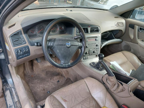 VOLVO S60 BERLINA — vehículo donante para recambios 