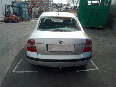 VOLKSWAGEN PASSAT BERLINA (3B3)