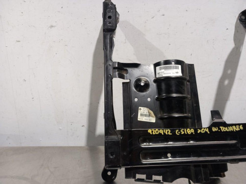  SOPORTE POSAPIES VOLKSWAGEN TOUAREG (7LA) 