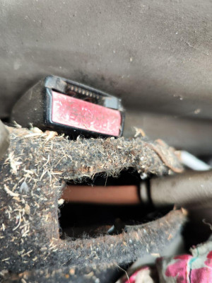 ENGANCHE CINTURON DELANTERO IZQUIERDO