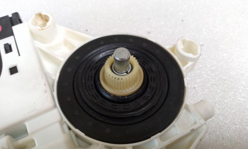 MOTOR ELEVALUNAS DELANTERO DERECHO Audi A3 (8P1) 