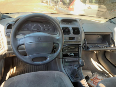 RENAULT LAGUNA (B56)