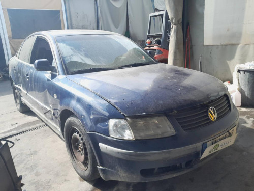  VOLKSWAGEN PASSAT BERLINA (3B2) 