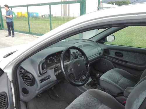 RENAULT LAGUNA (B56) — автомобиль-донор на запчасти 