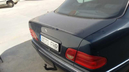  MERCEDES-BENZ CLASE E (BM 210) BERLINA 