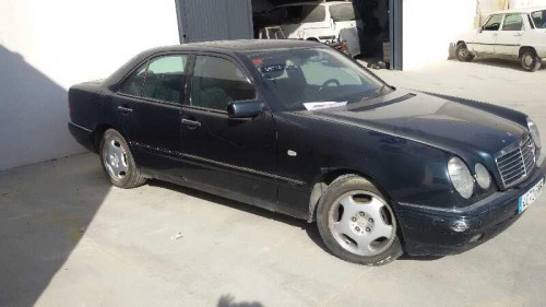  MERCEDES-BENZ CLASE E (BM 210) BERLINA 
