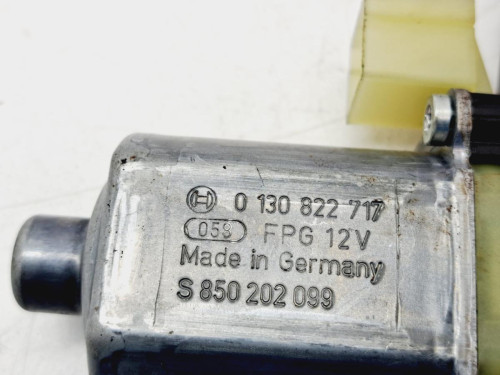 MOTOR ELEVALUNAS DELANTERO DERECHO Audi A3 (8V1) 