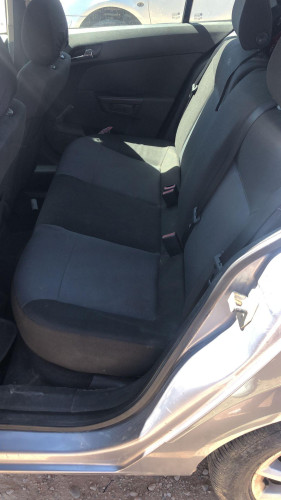 OPEL ASTRA H BERLINA — vehículo donante para recambios 