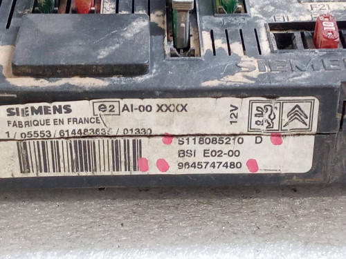  CAJA RELES / FUSIBLES 
