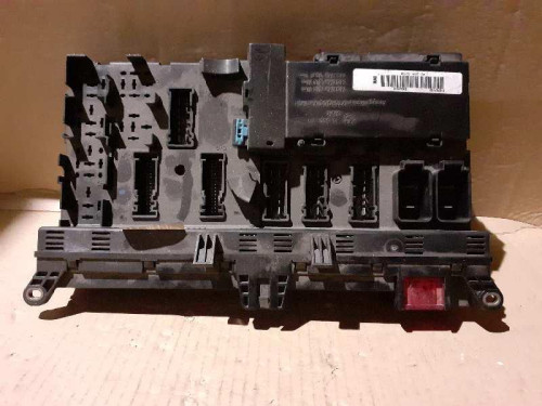  CAJA RELES / FUSIBLES 