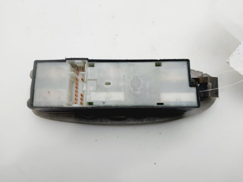 MANDO ELEVALUNAS DELANTERO IZQUIERDO NISSAN ALMERA TINO (V10M) 