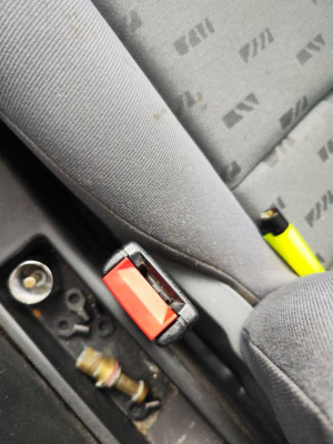 PRETENSOR AIRBAG DERECHO