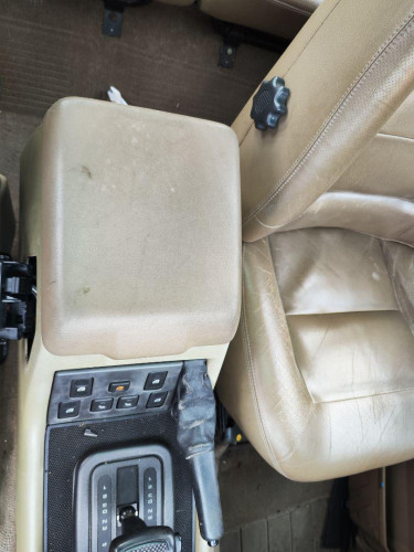 APOYABRAZOS CENTRAL, LAND ROVER, DISCOVERY (LT)