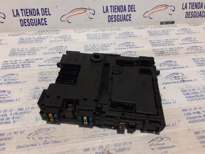 CAJA RELES / FUSIBLES