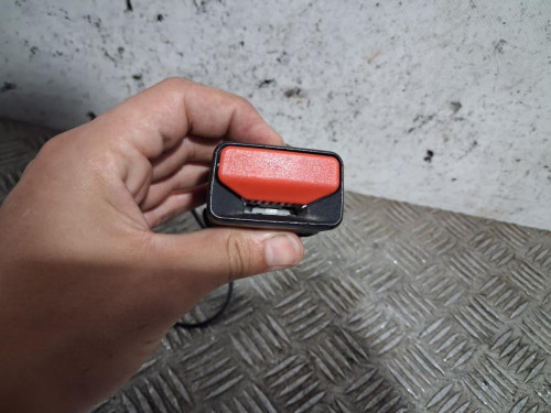 ENGANCHE CINTURON DELANTERO IZQUIERDO 