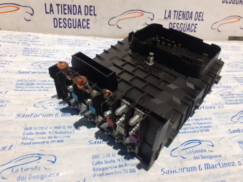  CAJA RELES / FUSIBLES 