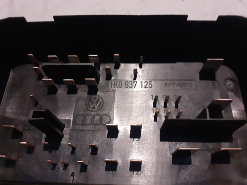  CAJA RELES / FUSIBLES 