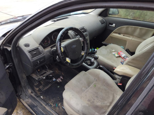  Ford Mondeo Berlina (GE)(2000->) Ghia 