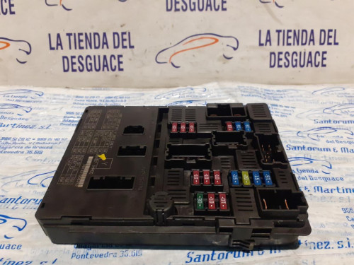  CAJA RELES / FUSIBLES 
