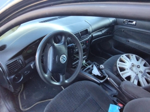  VOLKSWAGEN PASSAT BERLINA (3B2) 