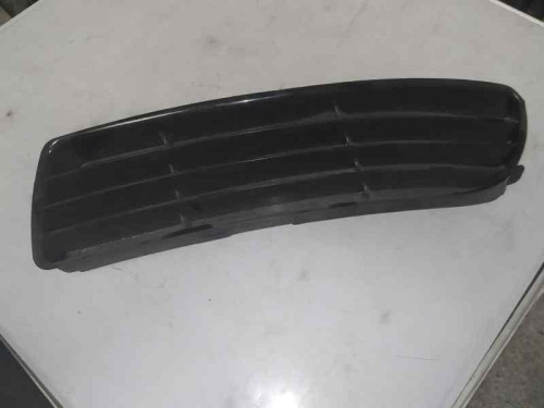 REJILLA PARAGOLPES IZQUIERDA 