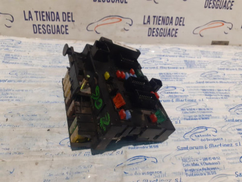  CAJA RELES / FUSIBLES 