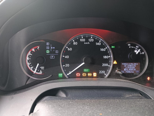 LEXUS CT (ZWA10) — vehículo donante para recambios 