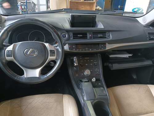 LEXUS CT (ZWA10) — vehículo donante para recambios 