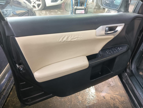 LEXUS CT (ZWA10) — vehículo donante para recambios 