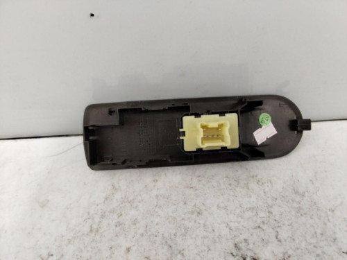 MANDO ELEVALUNAS DELANTERO DERECHO RENAULT CAPTUR I 
