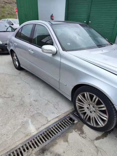  MERCEDES-BENZ CLASE E (BM 211) BERLINA 