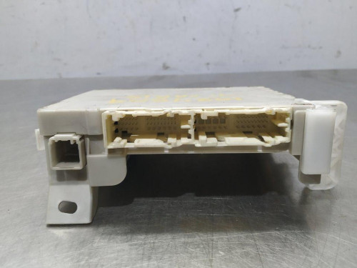 CAJA RELES / FUSIBLES Toyota YARIS (KSP1/NLP1/NSP1) 