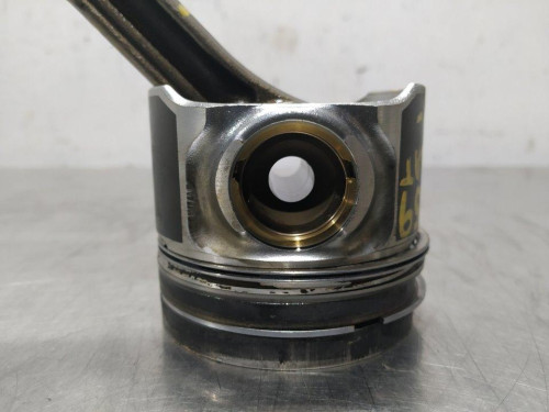  PISTON VOLKSWAGEN PASSAT VARIANT (3C5) 