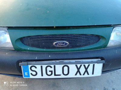REJILLA DELANTERA Ford Fiesta Berlina (1996->)