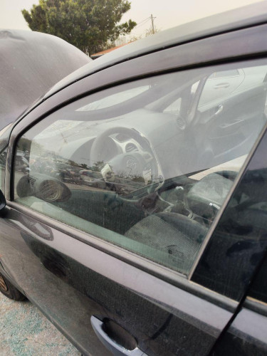 LUNA DELANTERA IZQUIERDA Opel CORSA D 