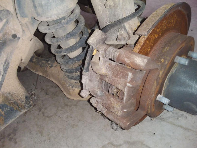 PINZA DE FRENO DELANTERA DERECHA