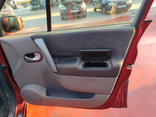 RENAULT SCENIC II (JM) — vehículo donante para recambios 