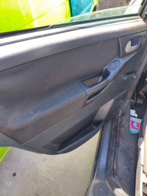 GUARNECIDO PUERTA TRASERA IZQUIERDA