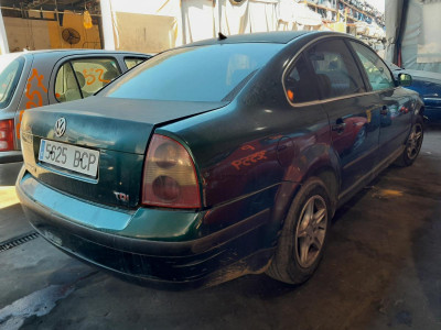 VOLKSWAGEN PASSAT BERLINA (3B3)