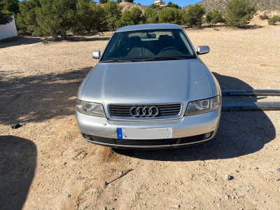 AUDI A4 BERLINA (B5)