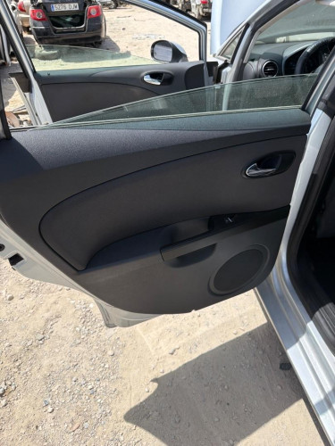 GUARNECIDO PUERTA TRASERA IZQUIERDA Seat LEON (1P1) 