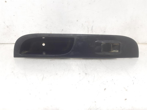  MANDO ELEVALUNAS TRASERO DERECHO MITSUBISHI L200 (KA0/KB0) 