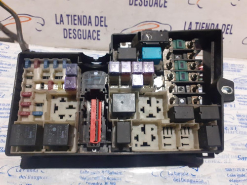  CAJA RELES / FUSIBLES 