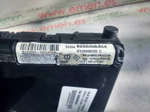  CAJA RELES / FUSIBLES Renault MEGANE II BERLINA 5P 